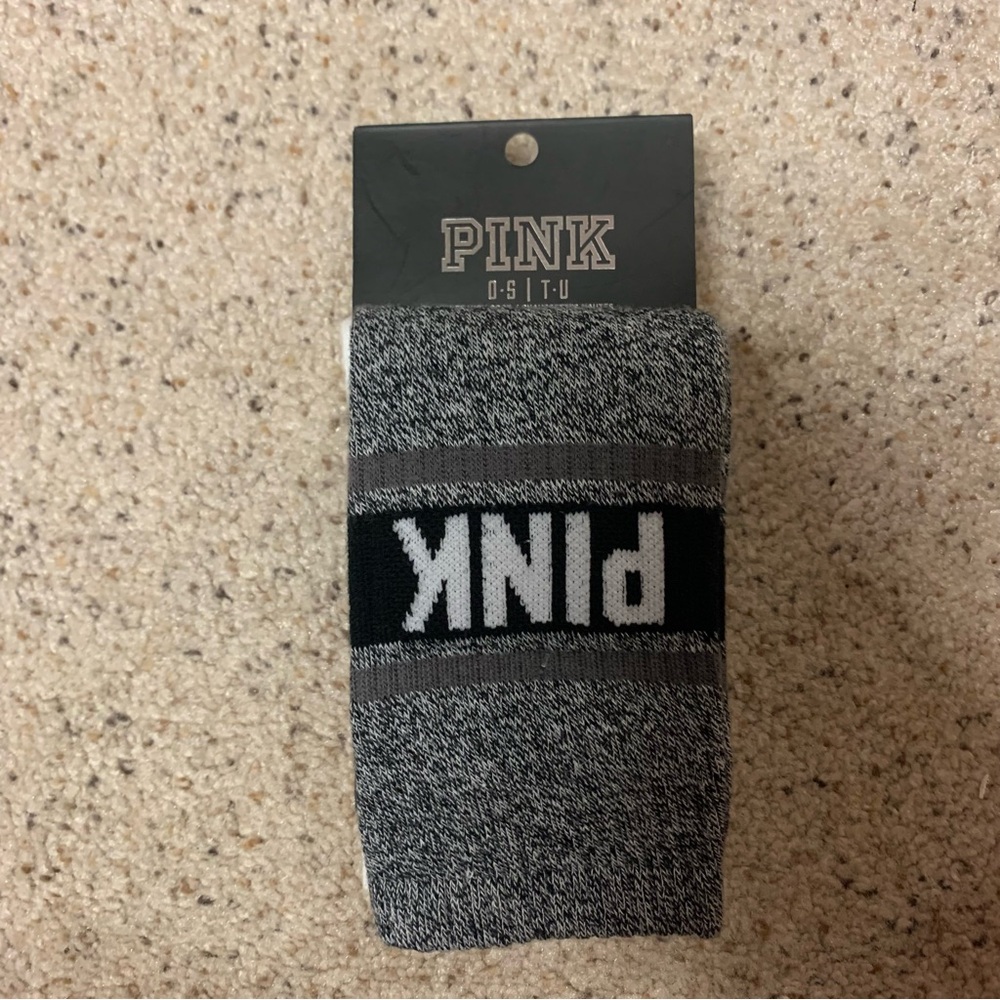 VS pink socks white/gray